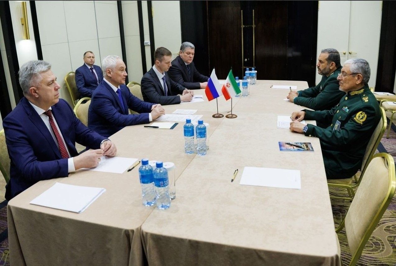 معاون وزیر دفاع جمهوری اسلامی با وزرای دفاع روسیه و بلاروس درباره جنگ ایران گفت‌و‌گو کرد