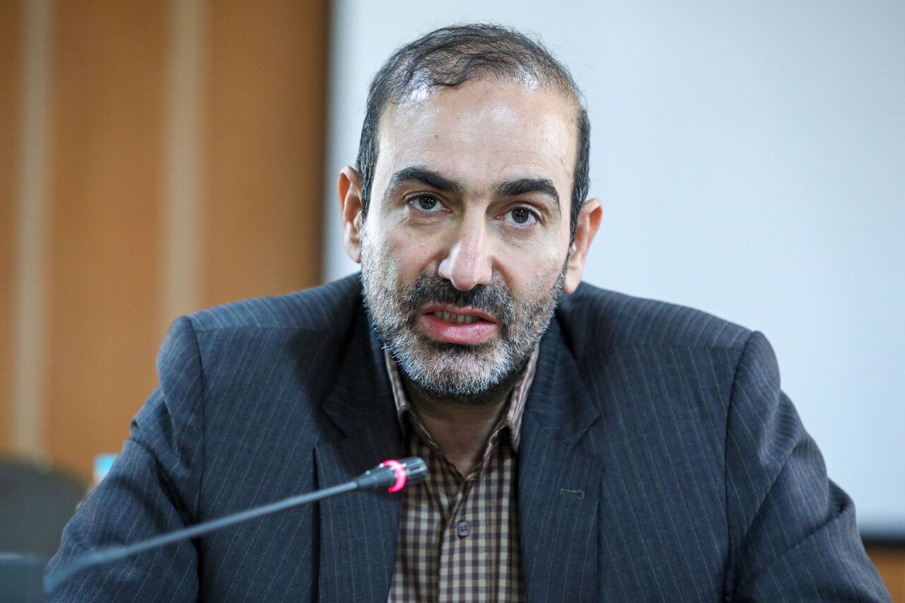عضو کمیسیون شوراهای مجلس: باید از ان&zwnj;پی&zwnj;تی خارج شویم و بمب اتم بسازیم