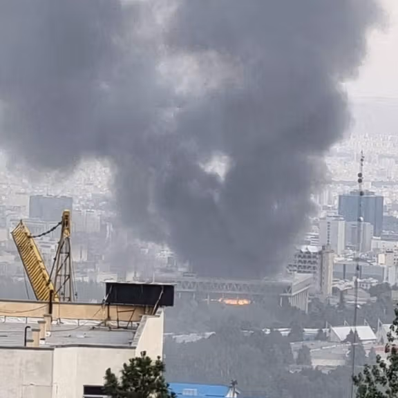 در نخستین حمله پس از هشدار ترک منطقه سه تهران، صداوسیما هدف گرفته شد