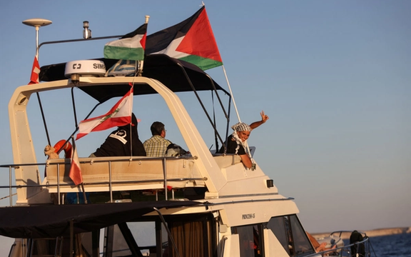 اسرائیل مدت بازداشت یک عضو ناوگان غزه را به دلیل گاز گرفتن پزشک تمدید کرد