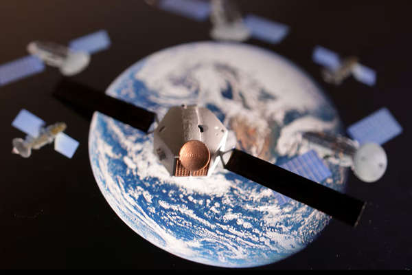 ایبیسی: رایزنی با آمریکا برای ارتباط مستقیم تلفن همراه با ماهواره در ایران در جریان است