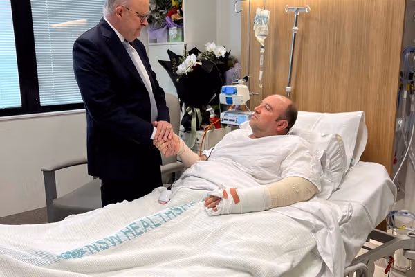 استرالیا برای قدردانی از «قهرمانان» حمله بوندای نشان ملی شجاعت ایجاد میکند