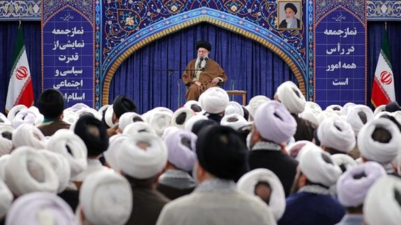 رهبر جمهوری اسلامی از امامان جمعه خواست مردم را به شرکت در انتخابات تشویق کنند