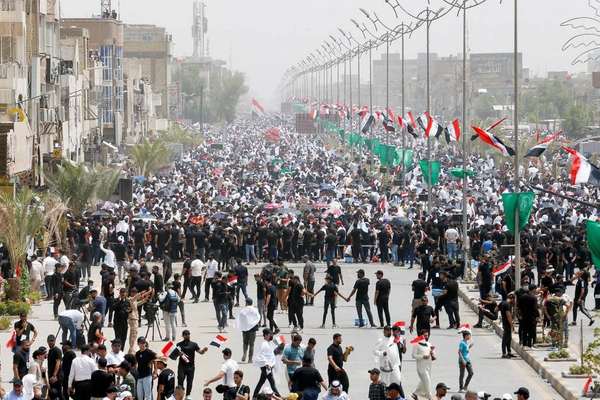 Iraq’s Influential Cleric Warns Against Foreign Interventions