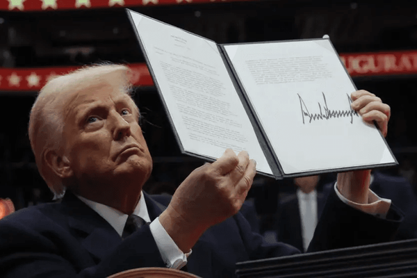 نشطاء إيرانيون: قطع المساعدات الخارجية الأميركية "هدية" ترامب للمستبدين في طهران