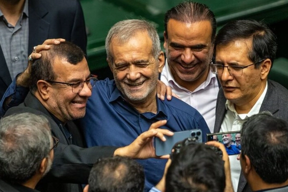 معاون پارلمانی پزشکیان: نمایندگان را روی چشم خود نگه میداریم