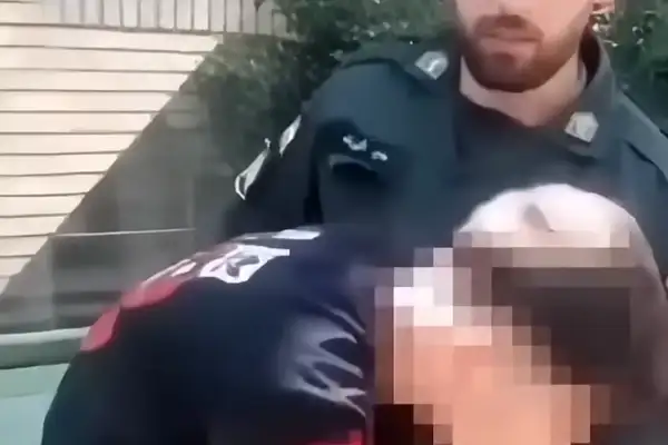 در پی واکنش گسترده مردم، مقامها از بازداشت ماموران معترض به نوجوان تبریزی خبر دادند