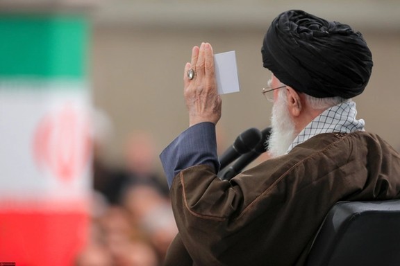 Iran’s ruler Ali Khamenei during a meeting with first-time voters in Tehran (February 28, 2024)