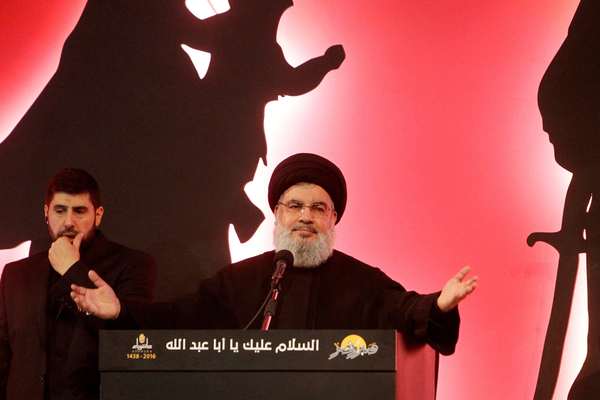 "خامنئي" و"ظريف" في صدارة المتهمين.. تجاذبات سياسية في إيران حول "الاختراقات الإسرائيلية"