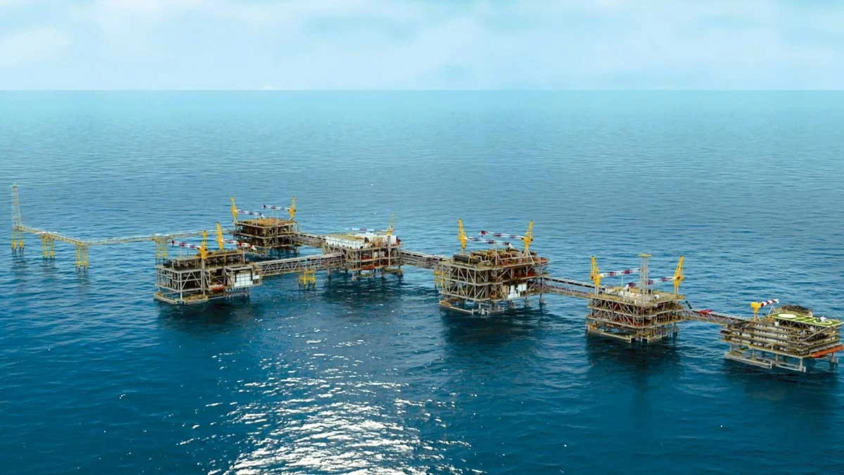 Saudi Aramco hires US firm to upgrade shared oil field as Iran lags behind