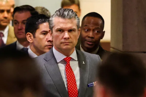 وزیر جنگ آمریکا: به توقیف نفتکشهای تحریمشدهای که به ونزوئلا تردد میکنند، ادامه میدهیم