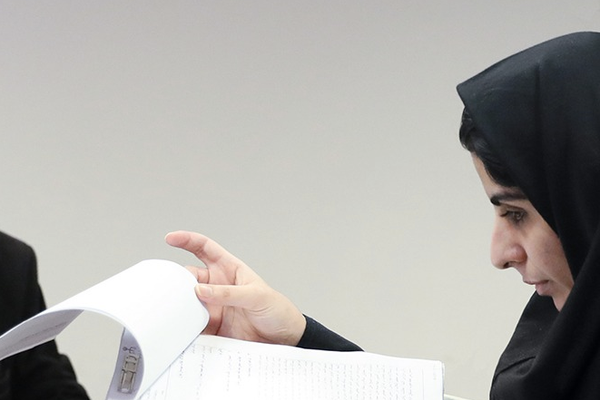 محكمة إيرانية تتهم سيدة بـ"العمل ضد أمن البلاد" لرفضها الحجاب الإجباري
