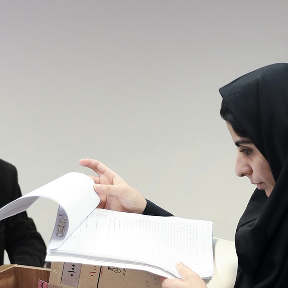 محكمة إيرانية تتهم سيدة بـ"العمل ضد أمن البلاد" لرفضها الحجاب الإجباري