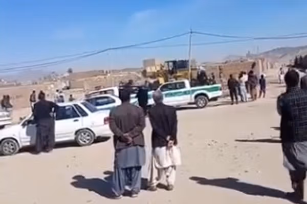 قوات إيرانية تهدم عشرات المنازل المملوكة لمواطنين بلوش.. "لتغيير التركيبة السكانية"