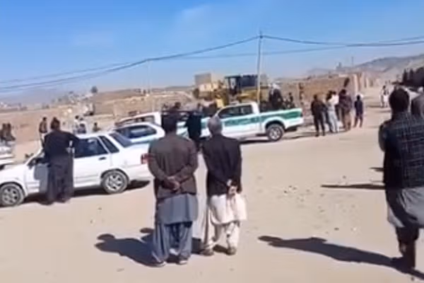 تخریب دهها خانه مسکونی با یورش نیروهای نظامی و ماموران شهرداری به منطقه کشاورز زاهدان