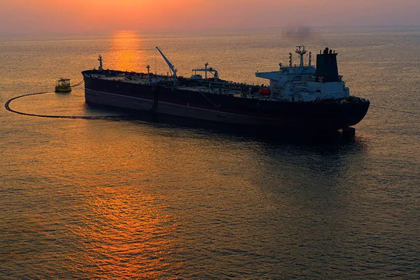 رقم قياسي في تداولات النفط عالمياً إثر تصاعد التوترات بين إيران والولايات المتحدة