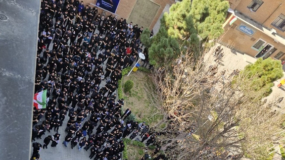 رئيس جامعة "شريف" للتكنولوجيا في طهران يهدد الطلاب المحتجين بالاعتقال