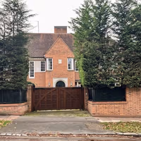 علی انصاری، موسس بانک آینده، مالک یک عمارت ۶۵ میلیون دلاری در لندن است