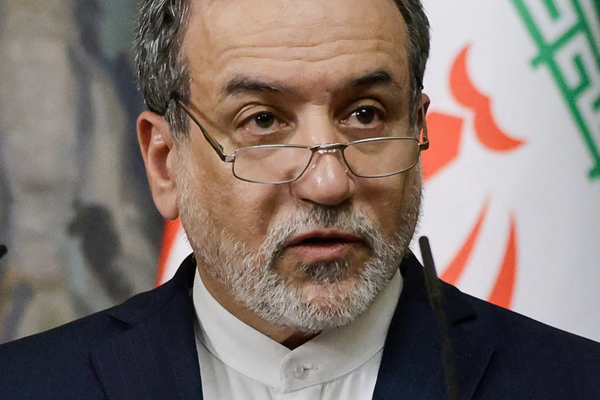 عراقجي: على الإعلام ألا يُخيف الناس من تبعات تفعيل "آلية الزناد" ضد إيران