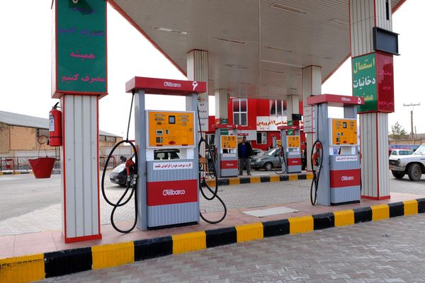 "شتاء قاس" في إيران.. إغلاق المدارس ومحطات الوقود وانقطاع الغاز