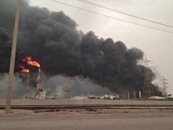 Heavy smoke rises over a petrochemical site in Mahshahr, southwest Iran, after US-Israeli strikes in late March 2026