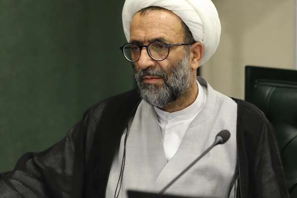 عضو هيئة رئاسة البرلمان الإيراني: السبيل الوحيد لمواجهة إسرائيل هو "رد ساحق وصفعة قوية"