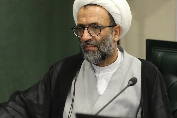 عضو هيئة رئاسة البرلمان الإيراني: السبيل الوحيد لمواجهة إسرائيل هو "رد ساحق وصفعة قوية"