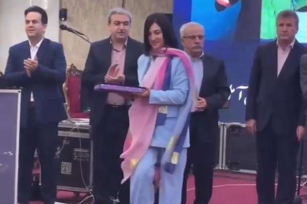 Iranian Doctor Loses Medical Licence For Not Wearing Headscarf