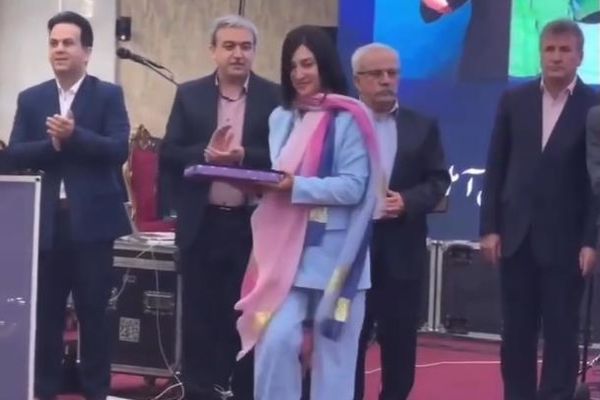 Iranian Doctor Loses Medical Licence For Not Wearing Headscarf