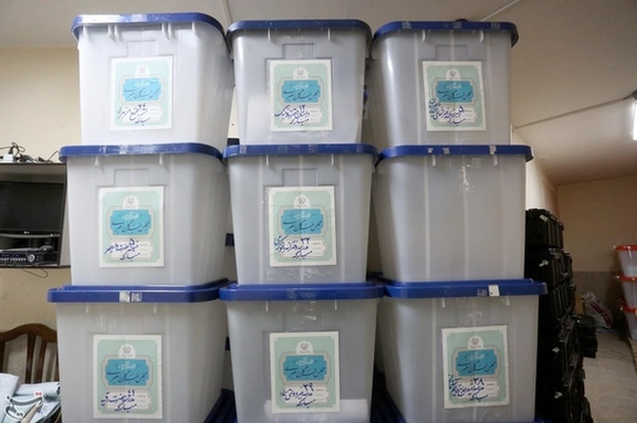 صناديق الاقتراع الفارغة.. رسالة الإيرانيين الذكية إلى خامنئي