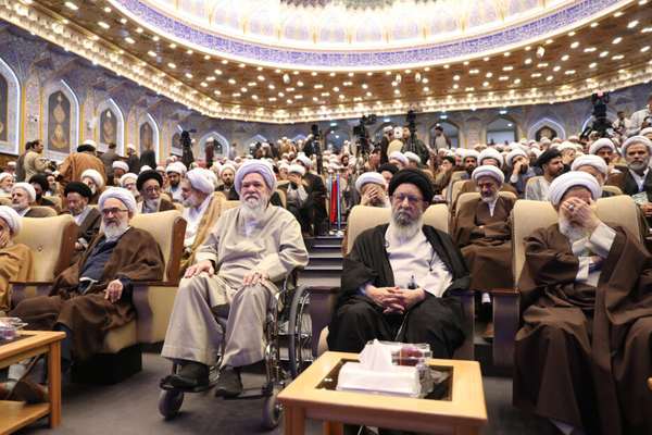 عضو جامعه مدرسین حوزه علمیه قم: مشکلات معیشتی موجب دلسردی و پژمردگی طلبهها میشود