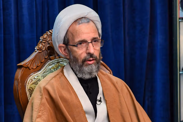 عضو مجلس خبرگان: کتاب «آثار امام» را به فرزندانتان بدهید تا شبهات آنها برطرف شود