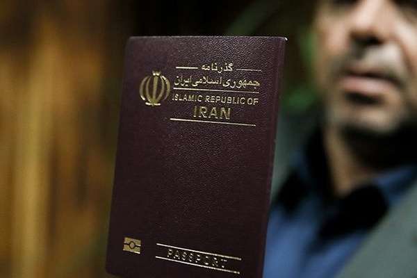 جواز السفر الإيراني يتقدم 10 درجات.. ومعاناة الإيرانيين في الحصول على التأشيرات مستمرة