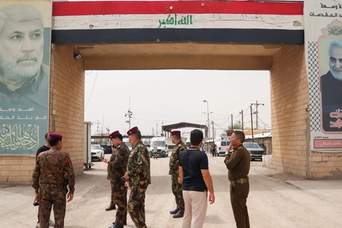 Iraq plays down Iran border disruption as more closures reported