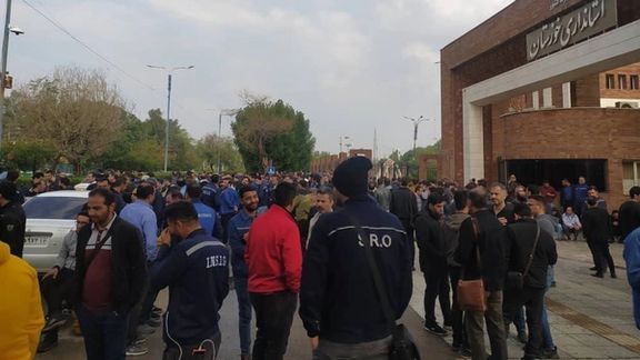 تجمع اعتراضی و اعتصاب کارگران گروه ملی صنعتی فولاد در اهواز