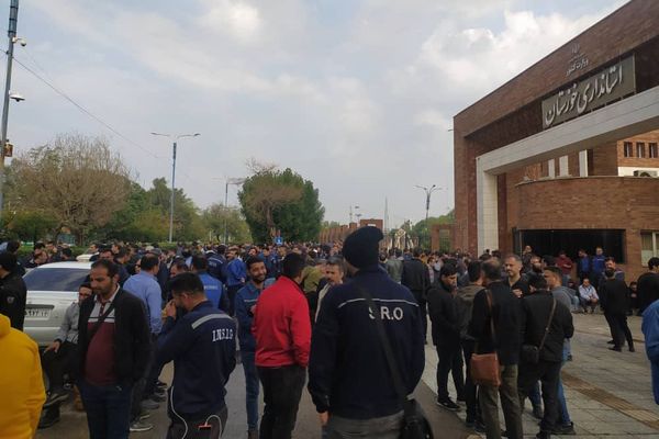 مظاهرات عمالية في إيران والإضرابات توقف عمل بعض الشركات الكبرى في الأهواز