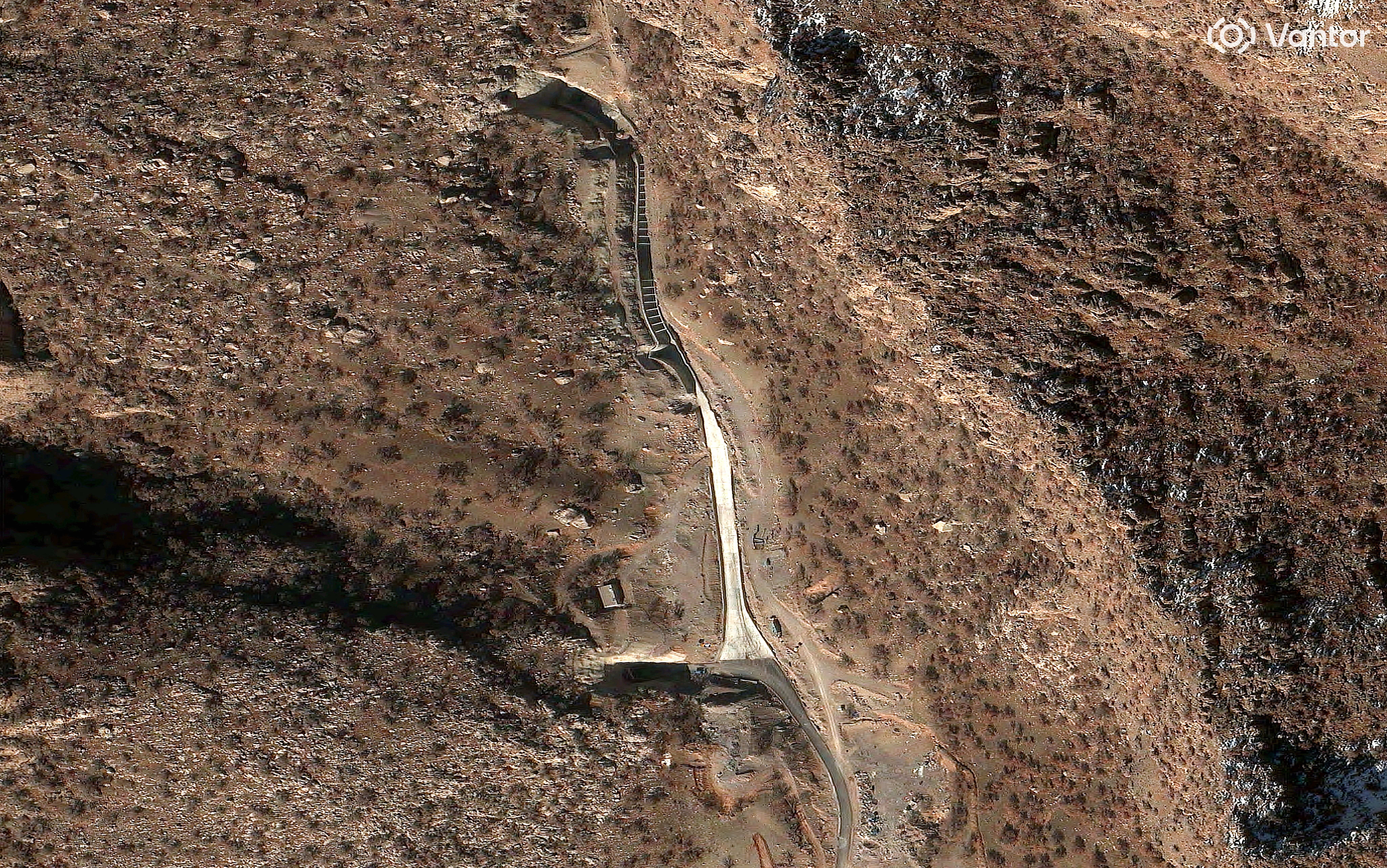 ورودی مجموعه موشکی خرم‌آباد پیش از حمله، ۱۸ دی