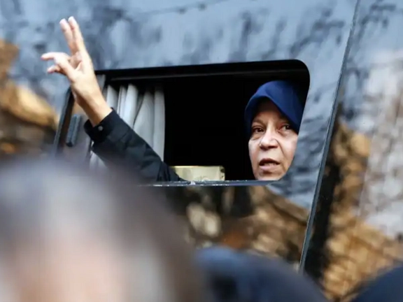 فائزة هاشمي بعد شرط الإفراج عنها بـ"التوبة" تؤكد: أتعهد بمواصلة نشاطي إذا تم إطلاق سراحي