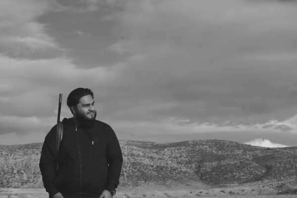 "إيران إنترناشيونال" تكشف: نجل قائد القوة الجوية بالحرس الثوري يحاول الانتحار مرتين