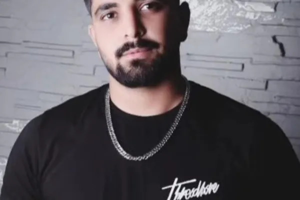 حامد رسولخانی در مراسم خسرو علیکردی بازداشت و به زندان وکیلآباد منتقل شد