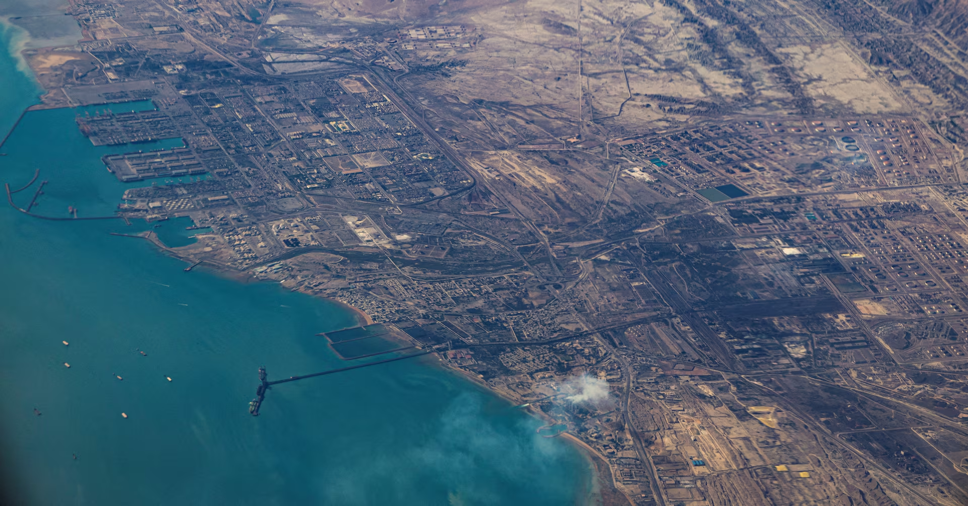 رسانه سپاه: در صورت تداوم همکاری امارات با آمریکا، بندر الفجیره هدف قرار می‌گیرد