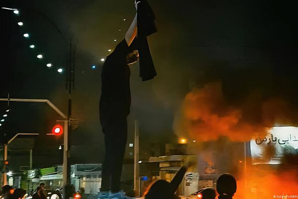 هتافات ليلية ضد خامنئي في العاصمة الإيرانية ومدن أخرى