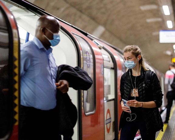 وزیر حملونقل آمریکا از تداوم اجباری بودن ماسک در وسایل نقلیه عمومی حمایت کرد