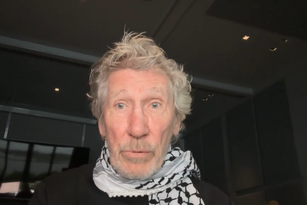 گفتههای راجر واترز درباره «انقلاب ملی ایرانیان» واکنش تند کاربران ایرانی را بهدنبال داشت