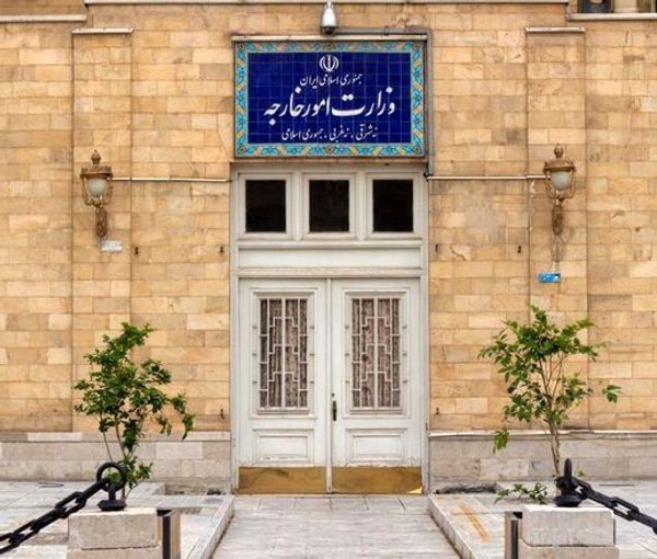 الخارجية الإيرانية تستدعي السفير الروسي احتجاجًا على البيان الختامي بشأن الجزر الثلاث