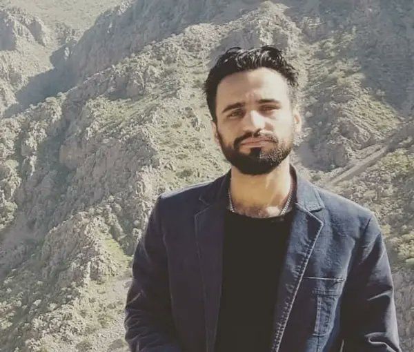 بعد مواصلته الإضراب عن الطعام.. والدة ناشط إيراني مسجون تطالب بمساعدة دولية لإنقاذ ابنها