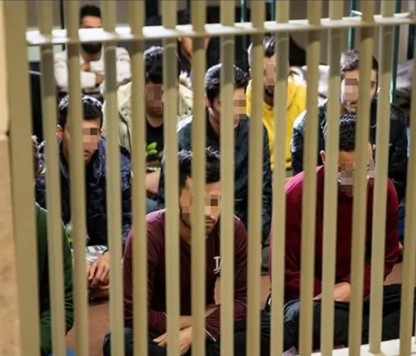 نشطاء وسجناء سياسيون يطالبون بـ"إنهاء هيمنة الأجهزة الأمنية على القضاء" في إيران