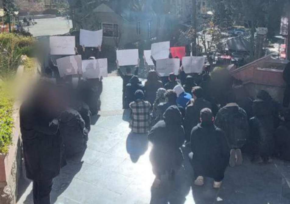 Students protesting at University of Amirkabir