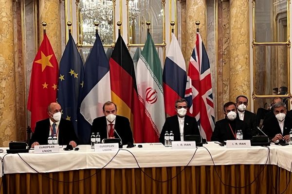 الخارجية الإيرانية: عدم رغبة واشنطن في رفع العقوبات بالكامل أهم تحد أمام محادثات فيينا
