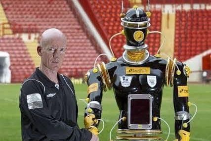 رونمایی از کمک داور ربات برای اولین بار در جام باشگاههای جهان